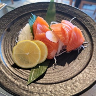 SA8-SALMON SASHIMI